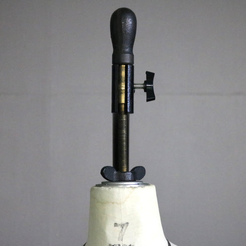 B155 吊り下げ式トルソ 女性 キャスター付き 什器 高さ176㎝ 幅34㎝ 奥行41㎝