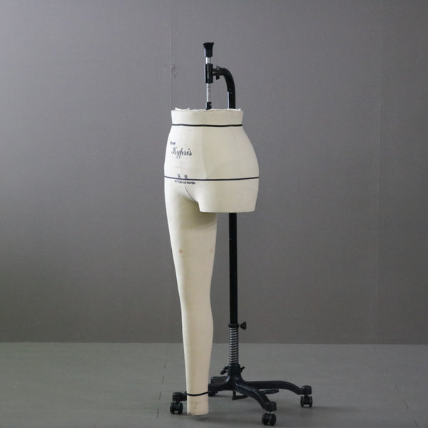 B156 吊り下げ式トルソ 女性 キャスター付き 什器 高さ131㎝ 幅41㎝ 奥行34㎝