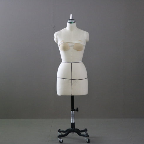 B157 トルソ 女性 キャスター付き 什器 高さ137㎝ 幅46㎝ 奥行46㎝