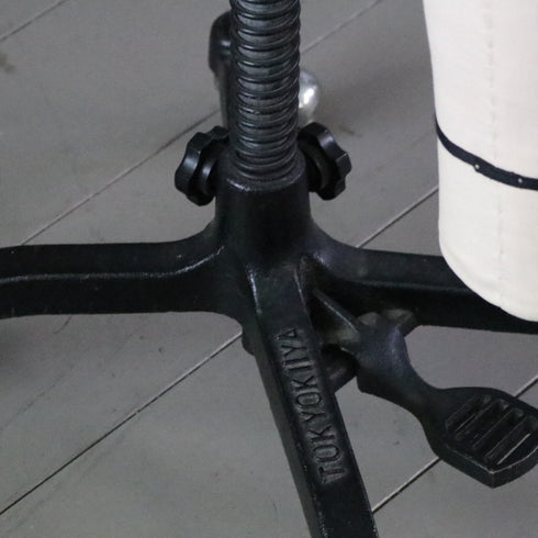 B158 吊り下げ式トルソ 女性 キャスター付き 什器 高さ156㎝ 幅41㎝ 奥行34㎝