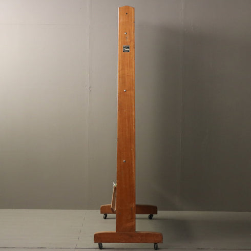 C173 Wilson&Garden Ltd. 木製 回転黒板 輸入家具 キャスター付き 高さ187㎝ 幅130㎝ 奥行53㎝