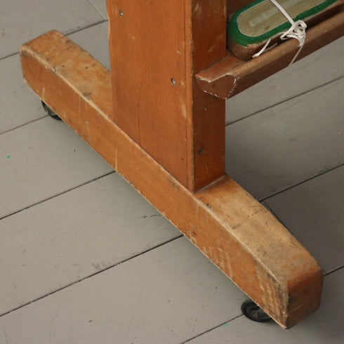 C173 Wilson&Garden Ltd. 木製 回転黒板 輸入家具 キャスター付き 高さ187㎝ 幅130㎝ 奥行53㎝