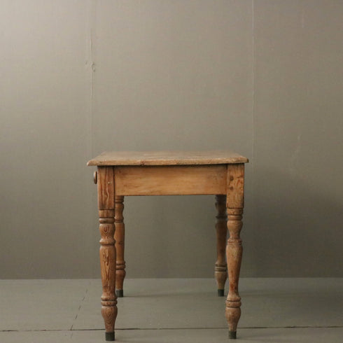 C174 ダイニングテーブル 引き出し付き 木製 イギリス輸入家具 高さ76㎝ 幅139㎝ 奥行66㎝