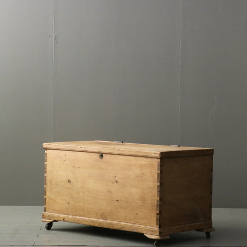 C179 ブランケットボックス 木製 イギリス輸入家具 キャスター付き 高さ53㎝ 幅98㎝ 奥行50㎝