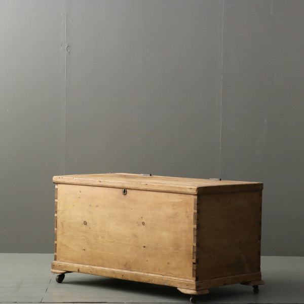 C179 ブランケットボックス 木製 イギリス輸入家具 キャスター付き 高さ53㎝ 幅98㎝ 奥行50㎝