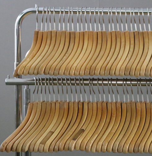 E182 ハンガー 木製 100本 H24/W42/D4