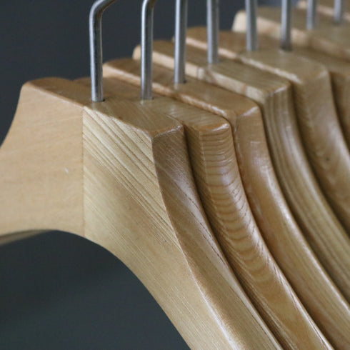 E182 ハンガー 木製 100本 H24/W42/D4