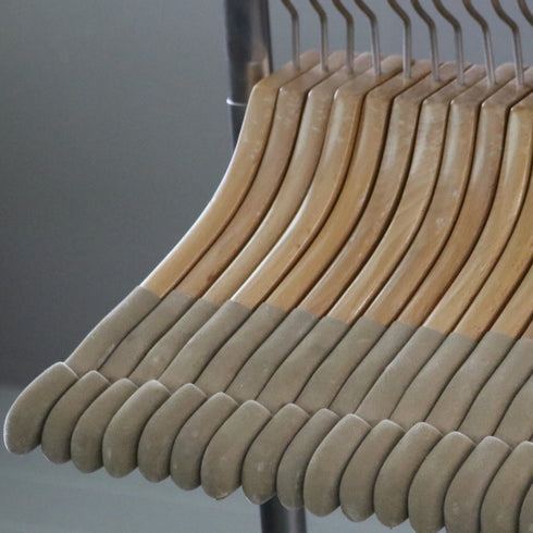 E183 ハンガー 木製 100本 H24/W39/D4