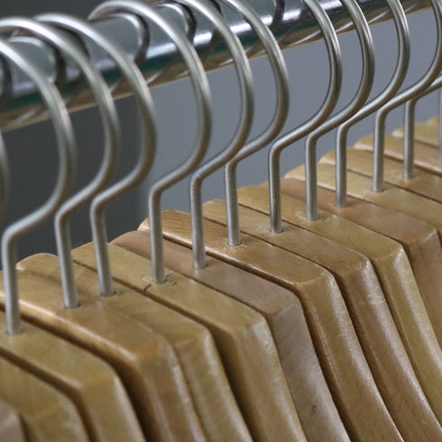 E183 ハンガー 木製 100本 H24/W39/D4