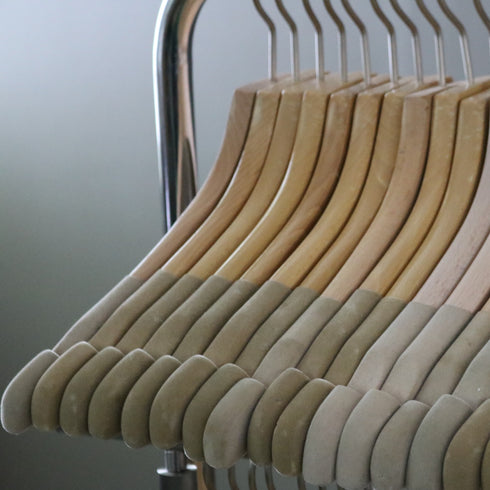 E183 ハンガー 木製 100本 H24/W39/D4