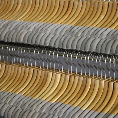 E201 ハンガー 木製 100本 H22/W38/D4