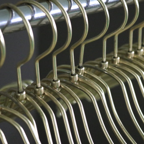 E208 ハンガー 金属製 100本 H23/W38/D5