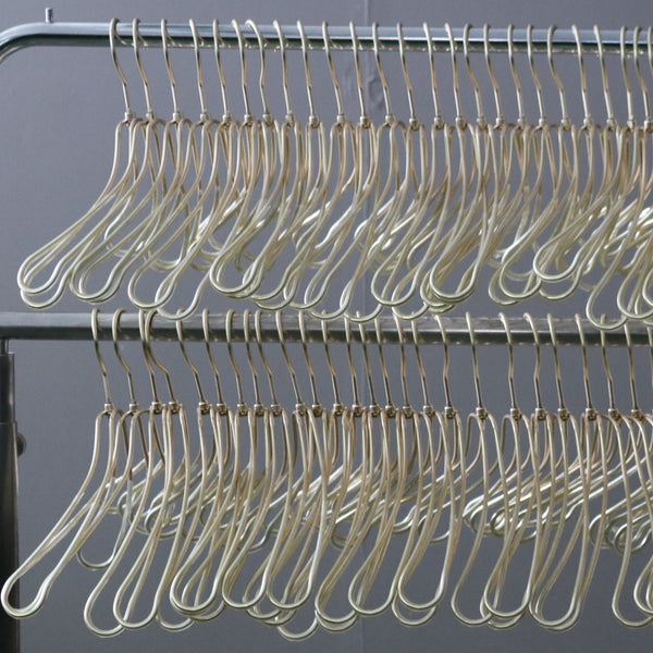 ハンガー 金属製 100本 H24/W42/D5.5 【E214】