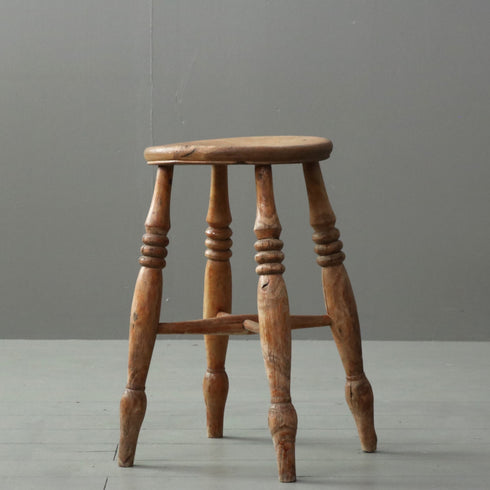 C225 スツール 木製 イギリス輸入家具高さ50㎝ 幅31㎝ 奥行31㎝