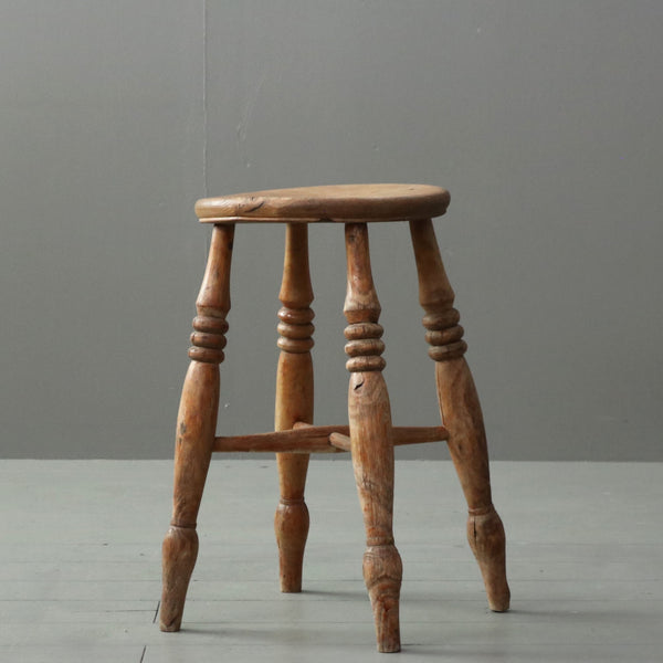 C225 スツール 木製 イギリス輸入家具高さ50㎝ 幅31㎝ 奥行31㎝