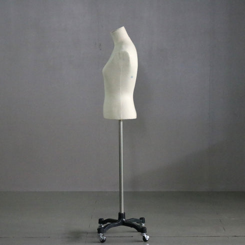 B228 トルソ 女性 什器 キャスター付き 高さ135㎝ 幅34㎝ 奥行31㎝