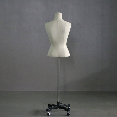 B228 トルソ 女性 什器 キャスター付き 高さ135㎝ 幅34㎝ 奥行31㎝