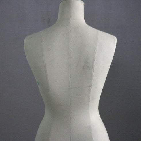 B228 トルソ 女性 什器 キャスター付き 高さ135㎝ 幅34㎝ 奥行31㎝