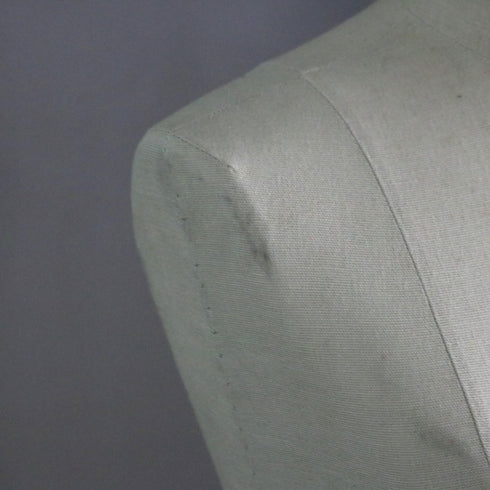 B228 トルソ 女性 什器 キャスター付き 高さ135㎝ 幅34㎝ 奥行31㎝