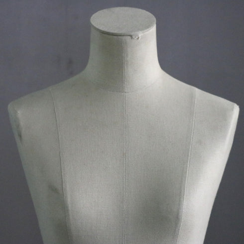 B228 トルソ 女性 什器 キャスター付き 高さ135㎝ 幅34㎝ 奥行31㎝