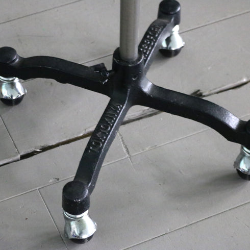 B228 トルソ 女性 什器 キャスター付き 高さ135㎝ 幅34㎝ 奥行31㎝