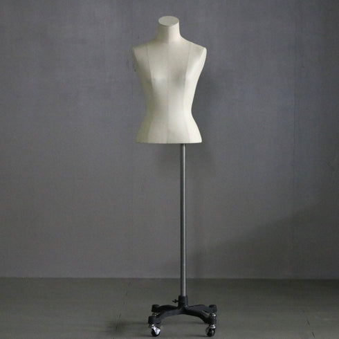 B230 トルソ 女性 キャスター付き 什器 高さ145㎝ 幅34㎝ 奥行31㎝