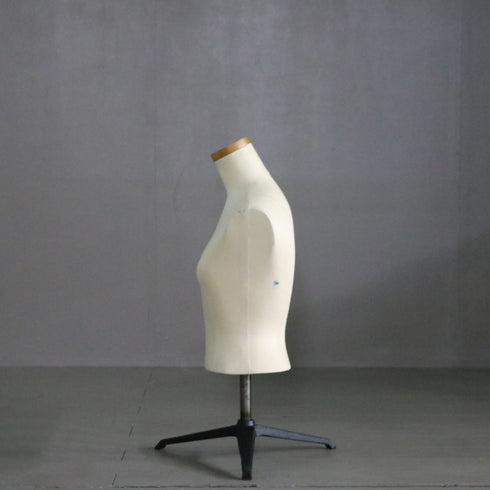 B241 トルソ 女性 什器 高さ73㎝ 幅42㎝ 奥行42㎝