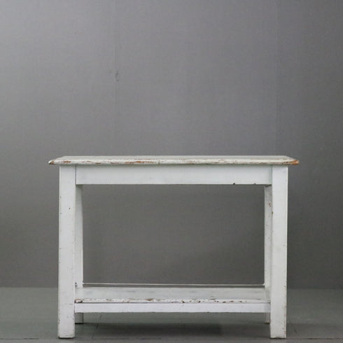 C250 白テーブル 展示台 木製 什器 高さ79㎝ 幅109㎝ 奥行き55㎝