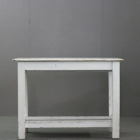 C250 白テーブル 展示台 木製 什器 高さ79㎝ 幅109㎝ 奥行き55㎝