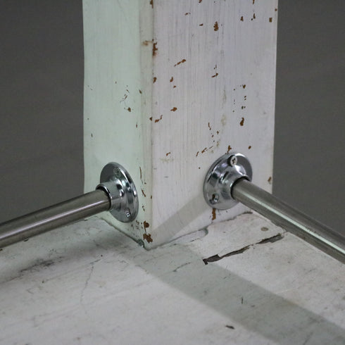 C250 白テーブル 展示台 木製 什器 高さ79㎝ 幅109㎝ 奥行き55㎝