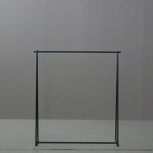 A260 ハンガーラック 金属製 什器 高さ71㎝ 幅66㎝ 奥行30㎝