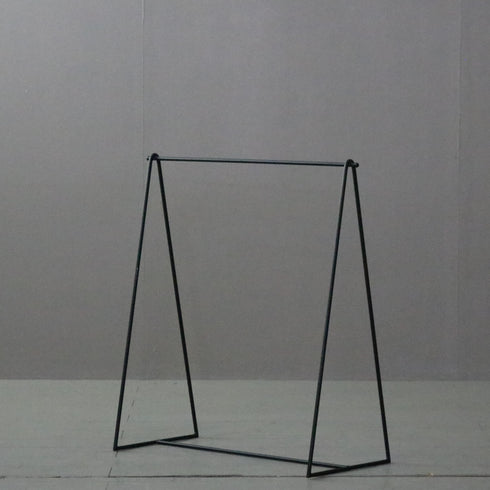 A260 ハンガーラック 金属製 什器 高さ71㎝ 幅66㎝ 奥行30㎝