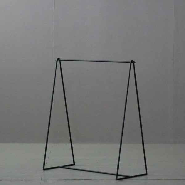 A260 ハンガーラック 金属製 什器 高さ71㎝ 幅66㎝ 奥行30㎝