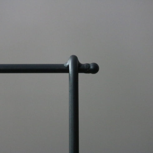 A260 ハンガーラック 金属製 什器 高さ71㎝ 幅66㎝ 奥行30㎝