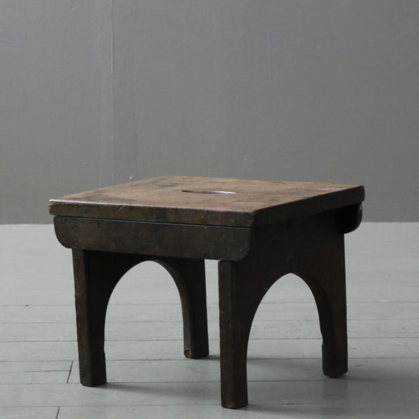 C275 ミルクスツール 木製 イギリス輸入家具 高さ26㎝ 幅34㎝ 奥行25㎝