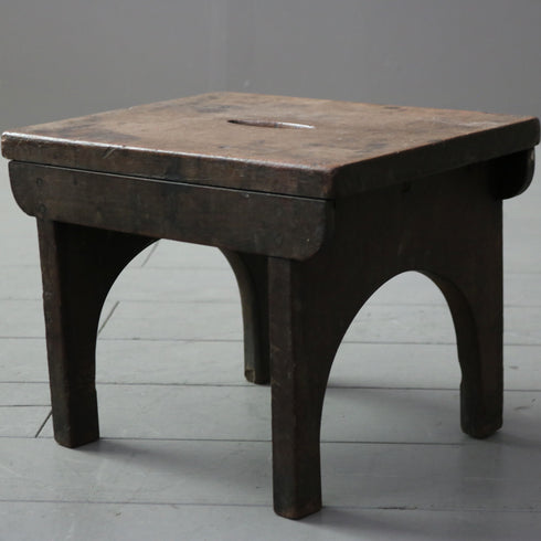 C275 ミルクスツール 木製 イギリス輸入家具 高さ26㎝ 幅34㎝ 奥行25㎝