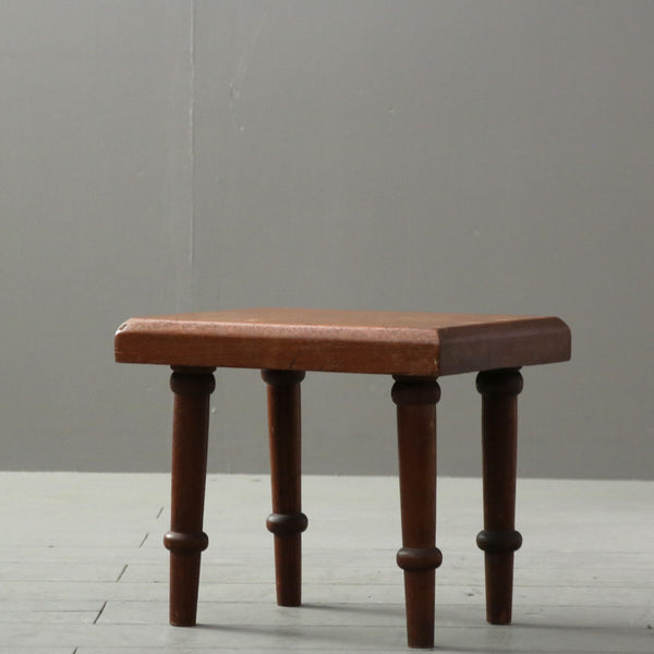 C284 ミルクスツール 木製 イギリス輸入家具 高さ28㎝ 幅32㎝ 奥行25㎝