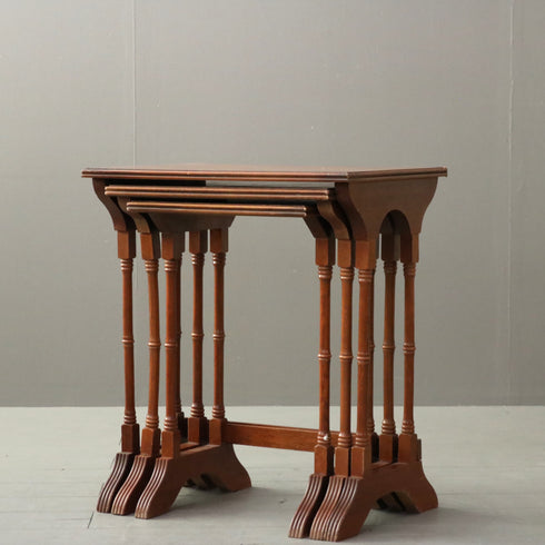 C287 ネストテーブル 木製 イギリス輸入家具 高さ63㎝ 幅55㎝ 奥行37㎝