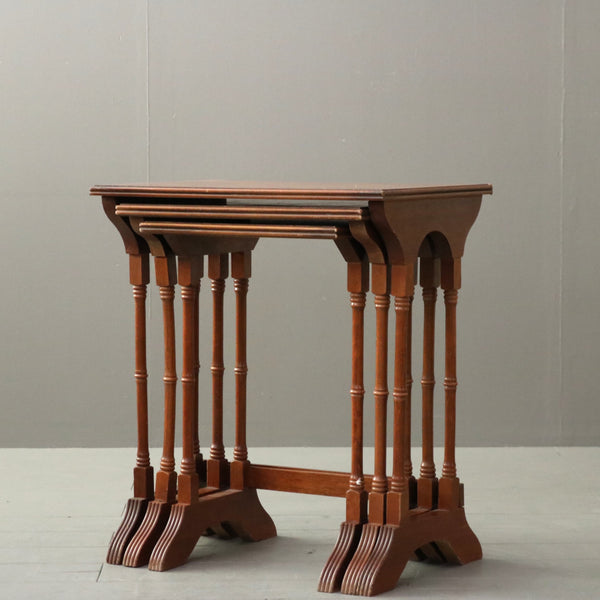 C287 ネストテーブル 木製 イギリス輸入家具 高さ63㎝ 幅55㎝ 奥行37㎝