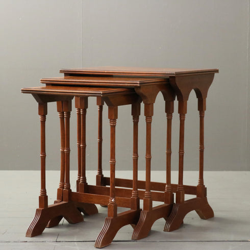 C287 ネストテーブル 木製 イギリス輸入家具 高さ63㎝ 幅55㎝ 奥行37㎝