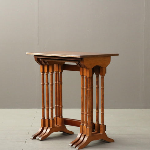 C288 ネストテーブル 木製 イギリス輸入家具 高さ56㎝ 幅49㎝ 奥行34㎝