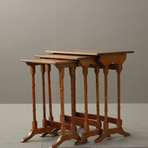 C288 ネストテーブル 木製 イギリス輸入家具 高さ56㎝ 幅49㎝ 奥行34㎝