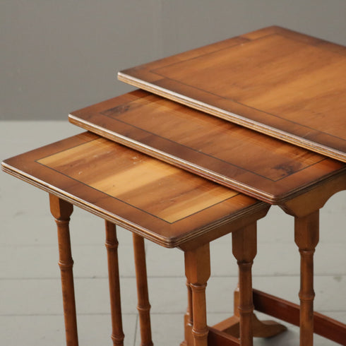 C288 ネストテーブル 木製 イギリス輸入家具 高さ56㎝ 幅49㎝ 奥行34㎝