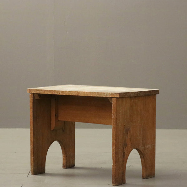 C289 ミルクスツール 木製 イギリス輸入家具 高さ29㎝ 幅38㎝ 奥行23㎝