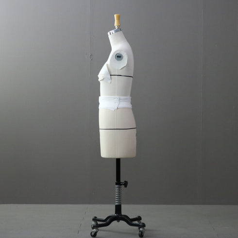 B314 トルソ 女性 什器 高さ144㎝ 幅37㎝ 奥行32㎝