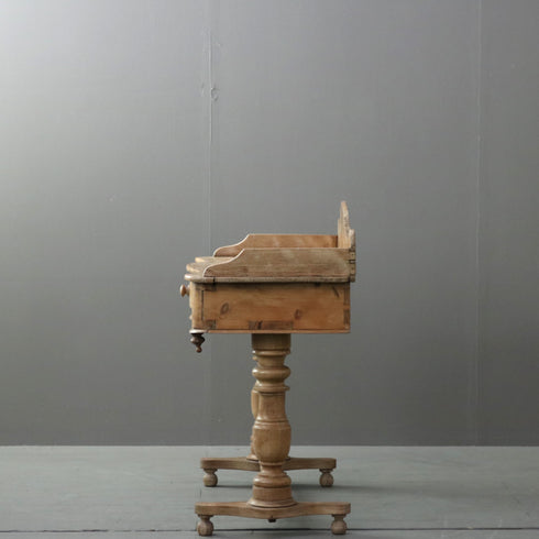 C332 アンティークデスク 木製 イギリス輸入家具 高さ86㎝ 幅108㎝ 奥行44㎝