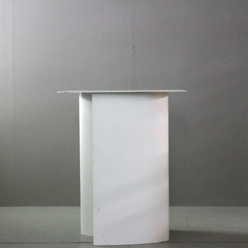 C356 スクエアテーブル 白 金属製 什器 高さ90㎝ 幅75㎝ 奥行75㎝