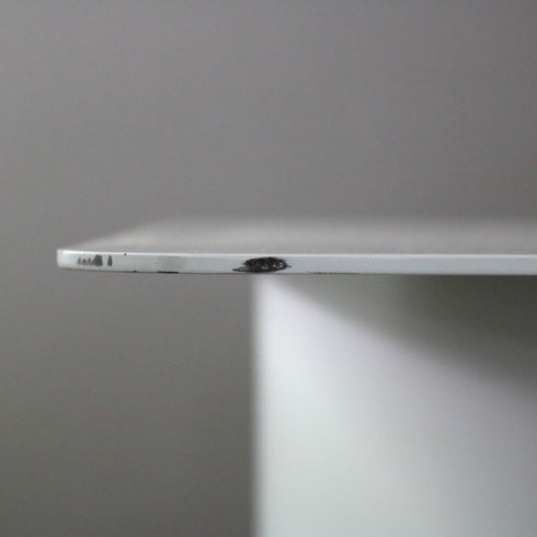 C356 スクエアテーブル 白 金属製 什器 高さ90㎝ 幅75㎝ 奥行75㎝