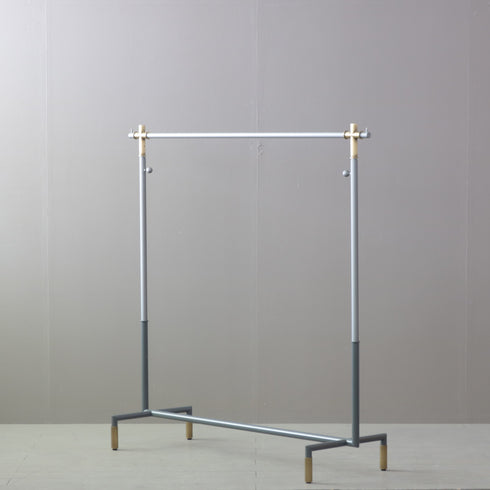 A418 ハンガーラック 金属製 伸縮 什器 高さ131㎝ 幅135㎝ 奥行43㎝