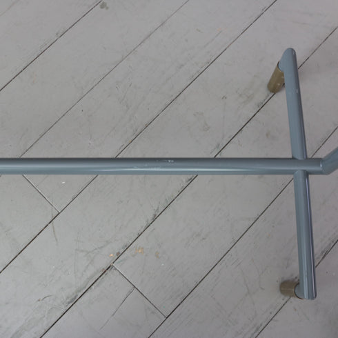 A418 ハンガーラック 金属製 伸縮 什器 高さ131㎝ 幅135㎝ 奥行43㎝